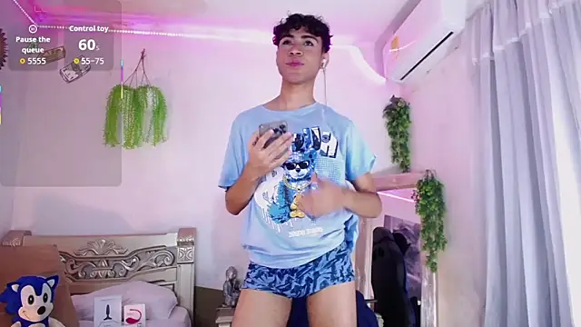 Snapshot of huge_armound chatting on 10/15/25, 10:54 huge armound online show from 10/15/25, 10:54