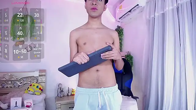 Snapshot of huge_armound chatting on 10/20/25, 10:27 huge armound online show from 10/20/25, 10:27