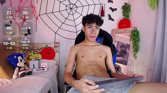 Snapshot of huge_armound chatting on 10/25/25, 07:05 huge armound online show from 10/25/25, 07:05