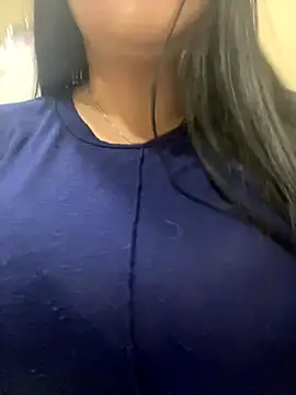 Snapshot of DaisyStreet chatting on 10/25/25, 03:51 DaisyStreet online show from 10/25/25, 03:51