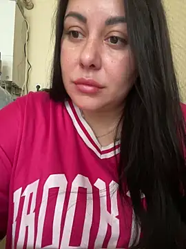 Snapshot of DaisyStreet chatting on 10/28/25, 08:29 DaisyStreet online show from 10/28/25, 08:29