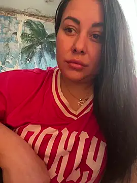 Snapshot of DaisyStreet chatting on 11/05/25, 10:04 DaisyStreet online show from 11/05/25, 10:04