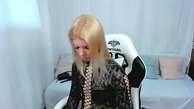 Snapshot of Lily_Daviss chatting on 04/20/26, 02:25 Lily Daviss online show from 04/20/26, 02:25