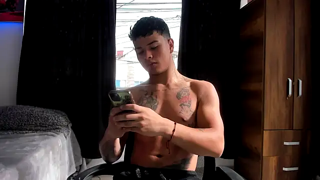 Snapshot of Dominic_Biker__ chatting on 12/14/24, 08:18 Dominic Biker online show from 12/14/24, 08:18