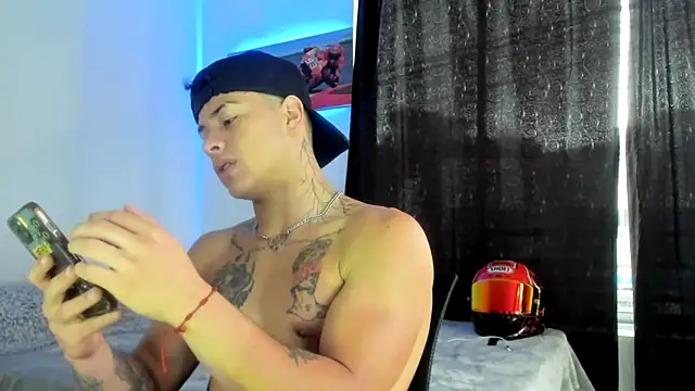 Snapshot of Dominic_Biker__ chatting on 01/17/25, 04:26 Dominic Biker online show from 01/17/25, 04:26