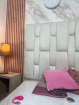 Hannagarces online show from 12/01/25, 11:37