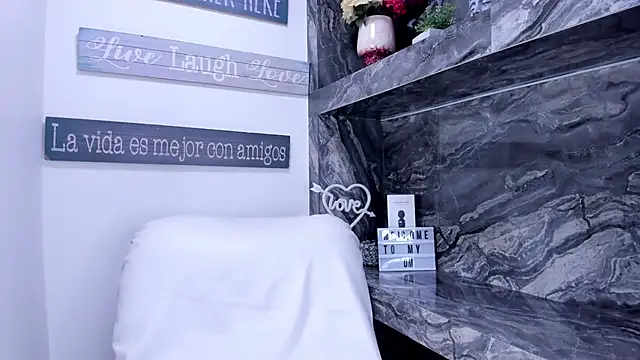 miss danika online show from 01/04/25, 11:00