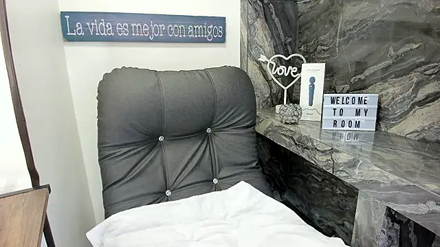 Snapshot of miss_danika chatting on 03/19/26, 11:03 miss danika online show from 03/19/26, 11:03