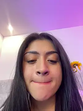 Snapshot of lucianaroy chatting on 09/13/25, 06:35 lucianaroy online show from 09/13/25, 06:35