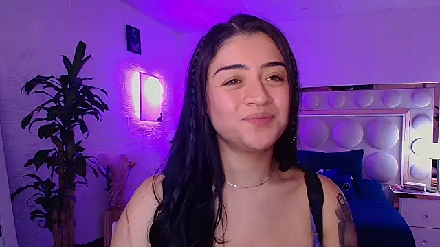 Snapshot of lucianaroy chatting on 10/10/25, 08:30 lucianaroy online show from 10/10/25, 08:30