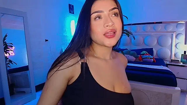 Snapshot of lucianaroy chatting on 10/15/25, 03:17 lucianaroy online show from 10/15/25, 03:17