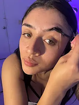 Snapshot of lucianaroy chatting on 10/22/25, 02:12 lucianaroy online show from 10/22/25, 02:12