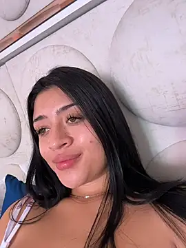 Snapshot of lucianaroy chatting on 11/12/25, 01:11 lucianaroy online show from 11/12/25, 01:11