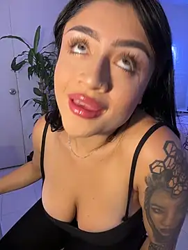 Snapshot of lucianaroy chatting on 11/20/25, 05:56 lucianaroy online show from 11/20/25, 05:56