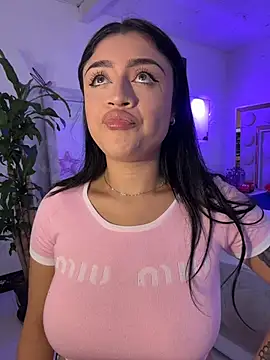 Snapshot of lucianaroy chatting on 12/13/25, 11:43 lucianaroy online show from 12/13/25, 11:43