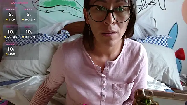 Snapshot of lupita84 chatting on 09/27/25, 07:30 lupita84 online show from 09/27/25, 07:30