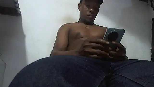 Snapshot of hugo3918_ chatting on 10/14/25, 03:46 hugo3918  online show from 10/14/25, 03:46