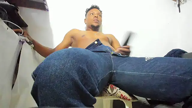 Snapshot of hugo3918_ chatting on 10/21/25, 04:41 hugo3918  online show from 10/21/25, 04:41