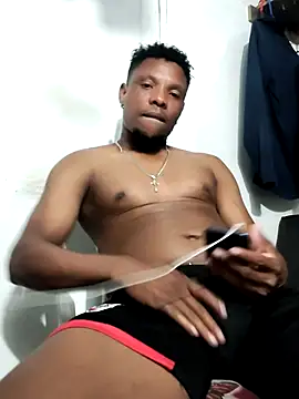 Snapshot of hugo3918_ chatting on 10/27/25, 12:36 hugo3918  online show from 10/27/25, 12:36