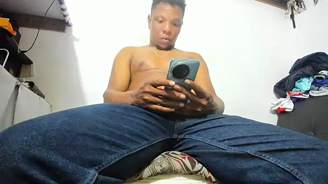 hugo3918  online show from 11/24/25, 02:39