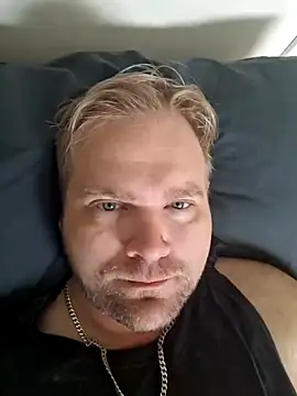Snapshot of Themilkerman@xh chatting on 12/24/24, 08:05 Themilkermanxh online show from 12/24/24, 08:05