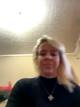 Snapshot of LikaCat chatting on 09/21/25, 01:40 LikaCat online show from 09/21/25, 01:40