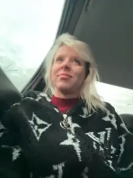 Snapshot of LikaCat chatting on 10/30/25, 01:51 LikaCat online show from 10/30/25, 01:51