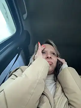 Snapshot of LikaCat chatting on 11/26/25, 02:45 LikaCat online show from 11/26/25, 02:45