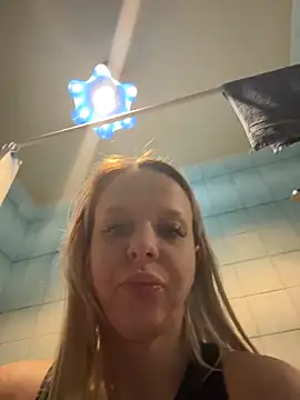 Snapshot of LikaCat chatting on 12/15/25, 03:33 LikaCat online show from 12/15/25, 03:33