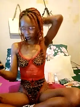 Snapshot of khanyaTheeLyt chatting on 11/14/25, 10:40 khanyaTheeLyt online show from 11/14/25, 10:40