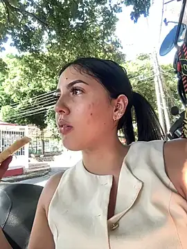 MarianaBenz online show from 01/22/25, 08:17