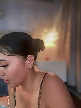 MarianaBenz online show from 03/11/25, 09:04