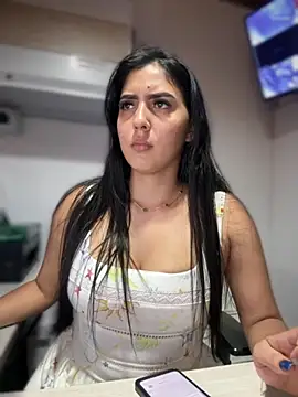 Snapshot of MarianaBenz chatting on 11/09/25, 11:36 MarianaBenz online show from 11/09/25, 11:36