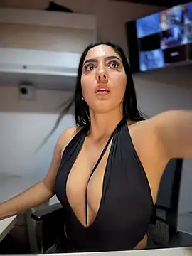 MarianaBenz online show from 04/21/26, 01:18