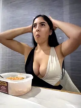 MarianaBenz online show from 04/27/26, 01:36