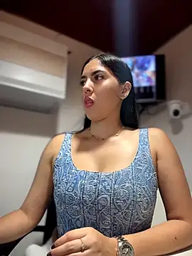 MarianaBenz online show from 05/11/26, 12:16