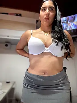 MarianaBenz online show from 05/18/26, 11:43