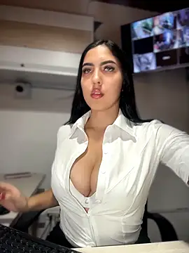 MarianaBenz online show from 05/24/26, 09:42