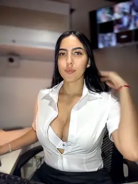 MarianaBenz online show from 06/21/26, 12:13