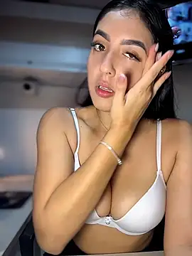 MarianaBenz online show from 06/24/26, 12:20