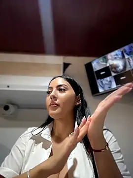 MarianaBenz online show from 07/24/26, 11:36