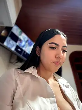MarianaBenz online show from 07/26/26, 11:55