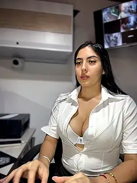 MarianaBenz online show from 07/28/26, 11:58