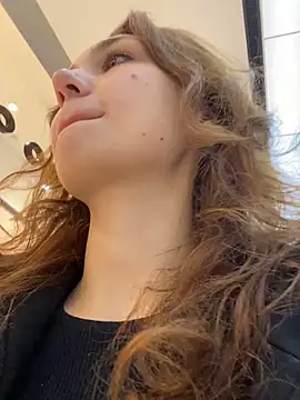 QuitieLia online show from 11/07/25, 09:09