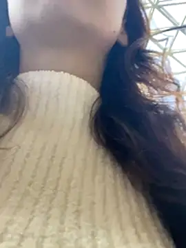 QuitieLia online show from 11/08/25, 08:14