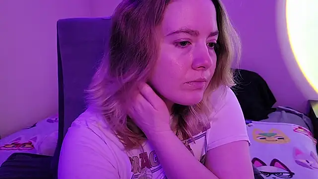 Snapshot of InternetFairy_XO chatting on 11/25/25, 02:22 InternetFairy XO online show from 11/25/25, 02:22