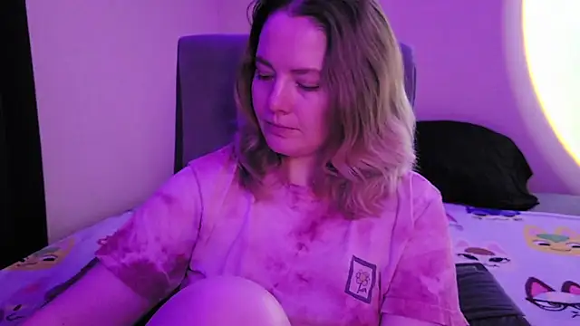 Snapshot of InternetFairy_XO chatting on 11/27/25, 03:30 InternetFairy XO online show from 11/27/25, 03:30