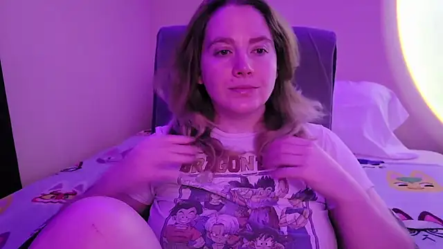 Snapshot of InternetFairy_XO chatting on 12/04/25, 04:44 InternetFairy XO online show from 12/04/25, 04:44