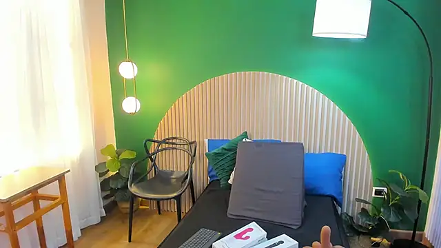 taylor bennet online show from 09/28/25, 12:10