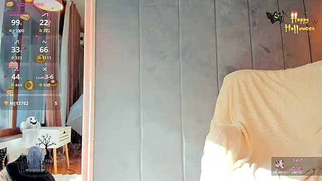 Snapshot of Sassy_Teen chatting on 10/31/25, 09:32 Sassy Teen online show from 10/31/25, 09:32